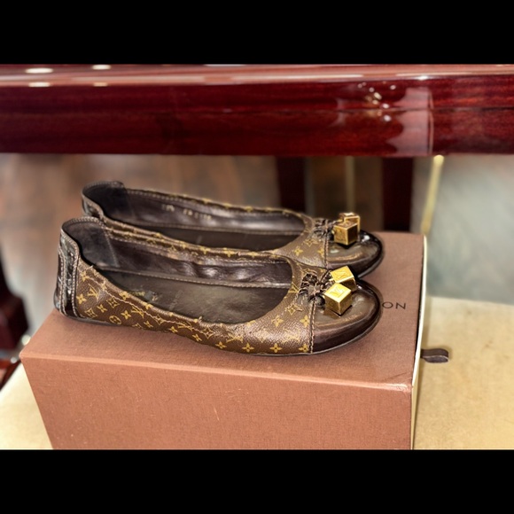Louis Vuitton Lovely Golden-Cube Ballet Flats in Brown Monogram, 38.5 - Picture 1 of 7